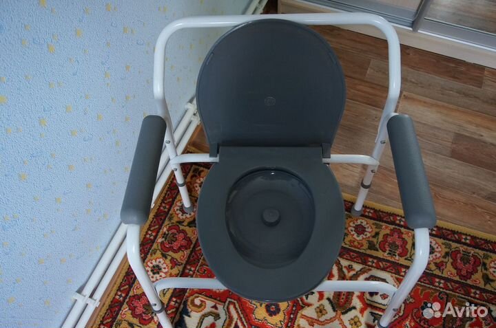 Кресло-стул с санитарным оснащением