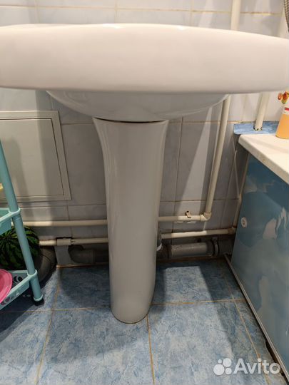 Раковина с пьедесталом