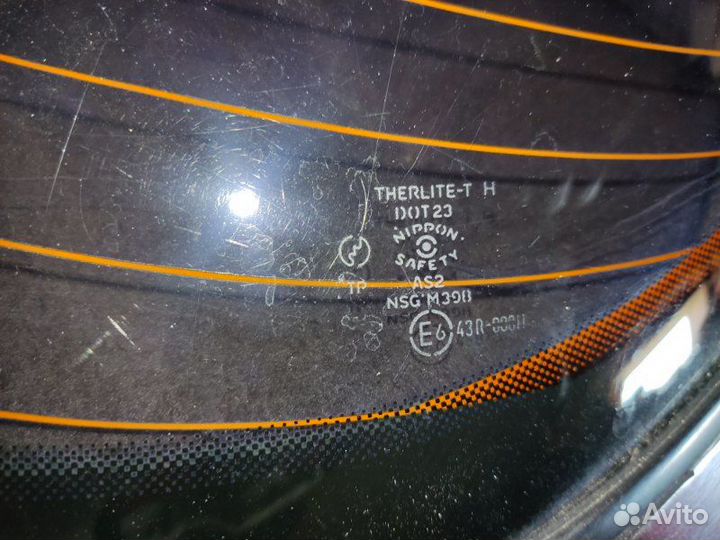 Стекло заднее Mazda 626 Ge седан 1.8 FP 1992