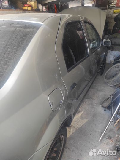 Renault Logan 1.6 AT, 2011, битый, 150 000 км
