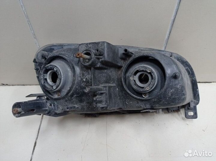 Фара передняя левая Toyota RAV4