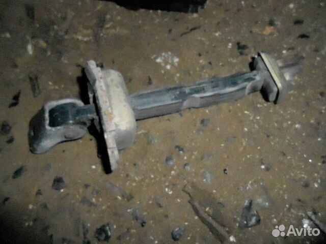 Ограничитель двери задней правой Nissan Cefiro A32