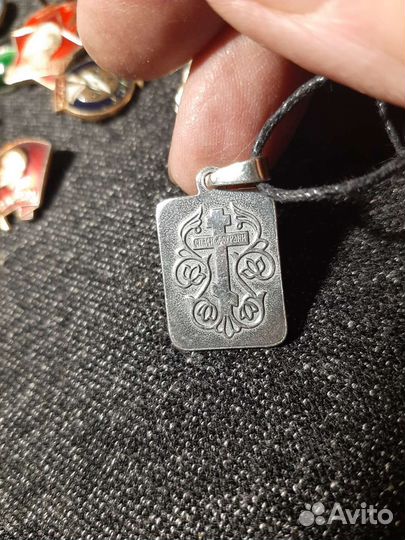 Значки, подвески