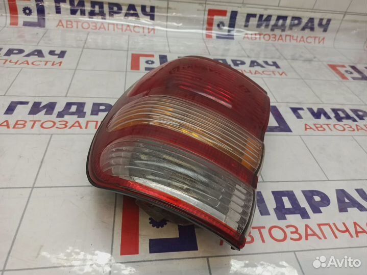 Фонарь задний наружный правый Toyota Land Cruiser (J100) 81550-60560