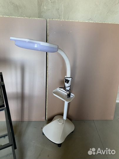 Косметологическая лампа лупа