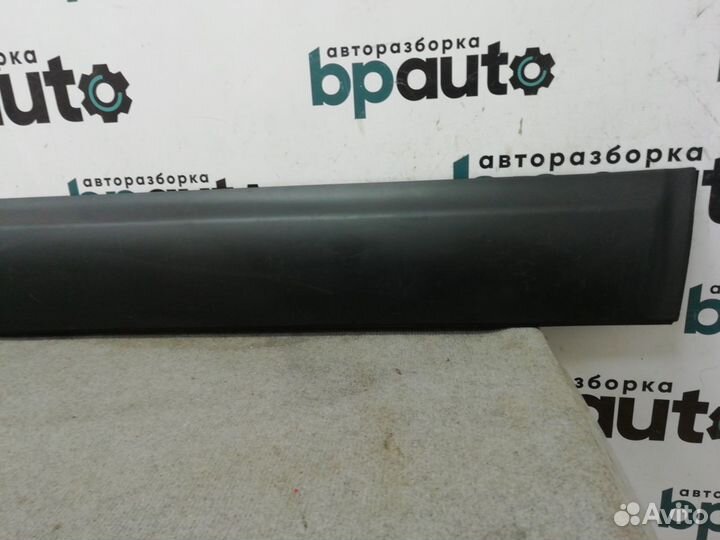 Накладка передней правой двери 80870-JD00A Nissan