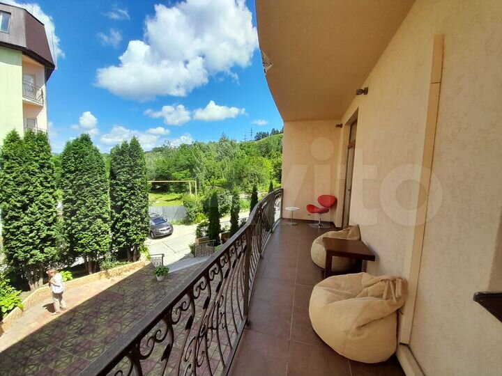 4-к. квартира, 101 м², 2/4 эт.