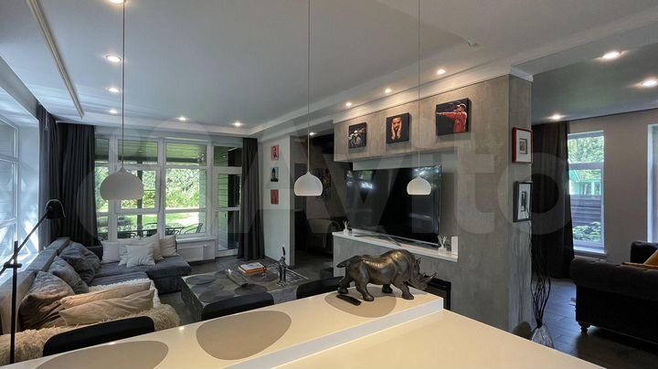 Коттедж 570 м² на участке 20 сот.