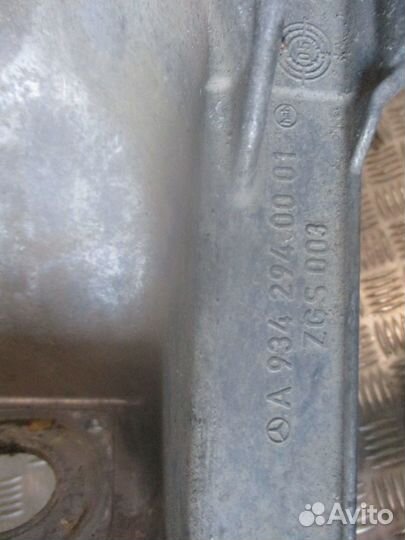 Кронштейн педального узела Mercedes-Benz A93429400