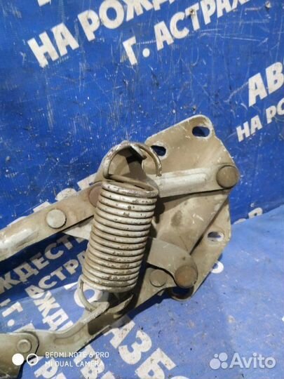 Петля капота Газ Волга 31105 седан 406 2008