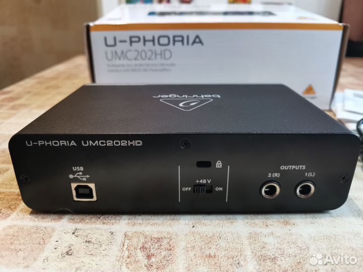 Внешняя звуковая карта Behringer U-Phoria UMC202HD