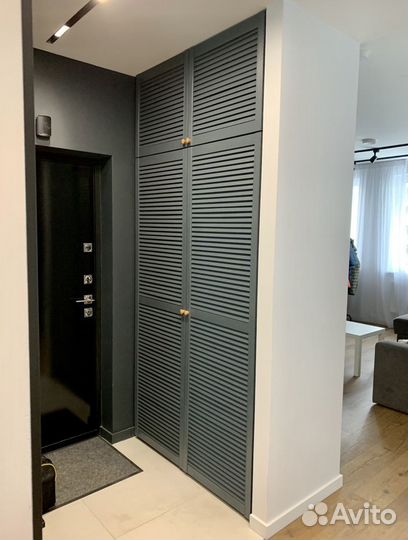 Двери в гардеробную из жалюзийных дверей