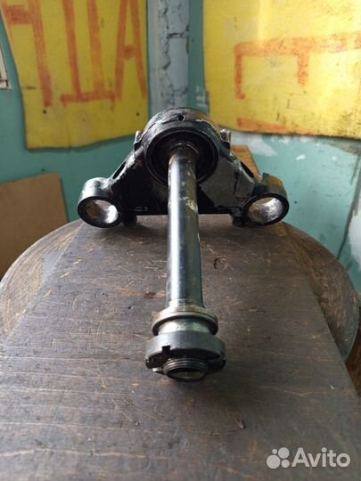 Нижняя траверса мотоцикла Панония