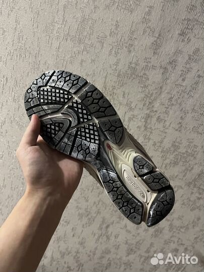Кроссовки New Balance 2002R