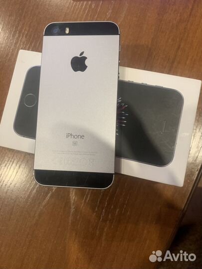 iPhone SE, 16 ГБ