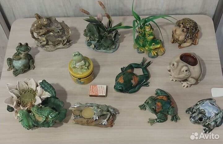 Фигурки коллекционные лягушек