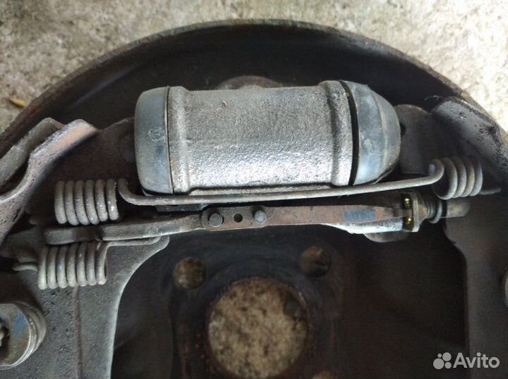 Тормозной механизм задний правый Renault Symbol