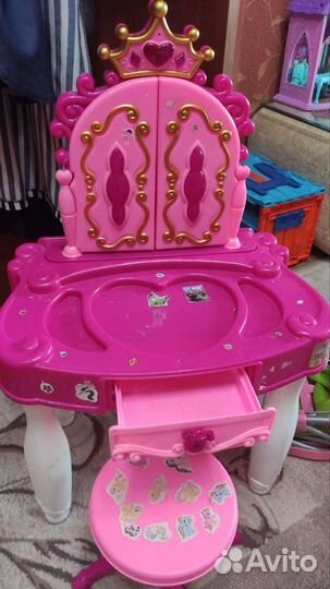 Детский туалетный столик