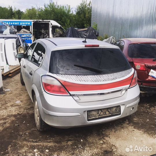 Заднее правое крыло четверть Opel Astra H 5d