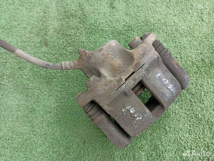 Тормозной суппорт передний правый Renault Logan