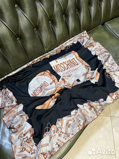 Moschino платок шелковый