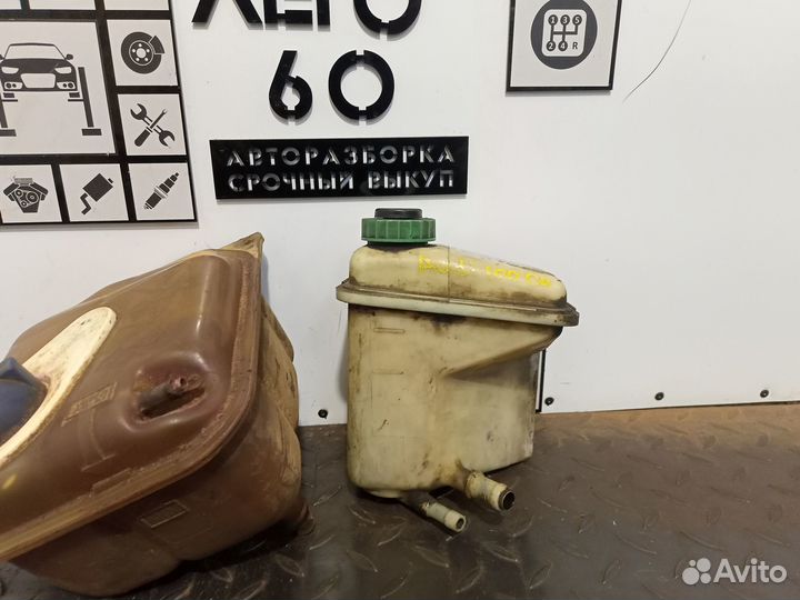 Бачок для Audi 100 C4