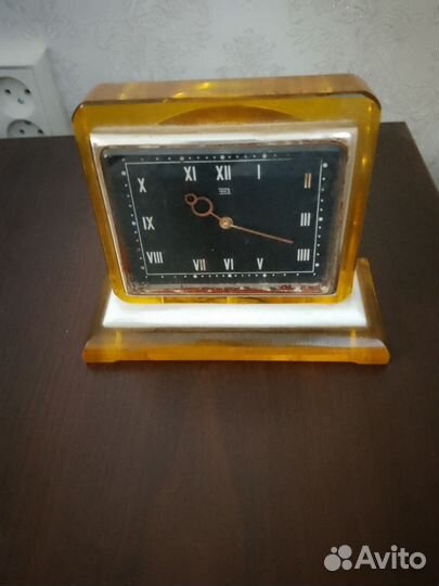 Часы механические настольные СССР