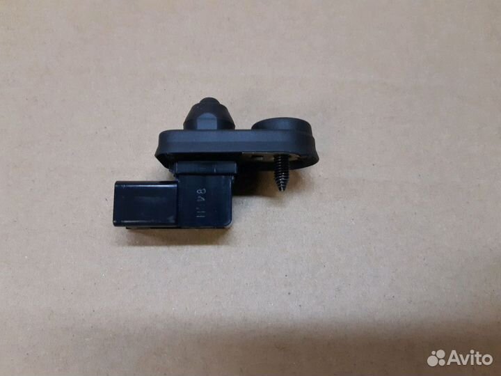 Концевик двери Mitsubishi