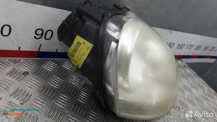 Фара правая Volkswagen Golf 5 2006