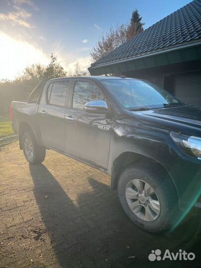 В разборе Toyota Hilux 8