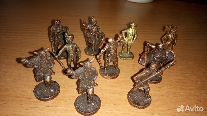 Фигурки воинов