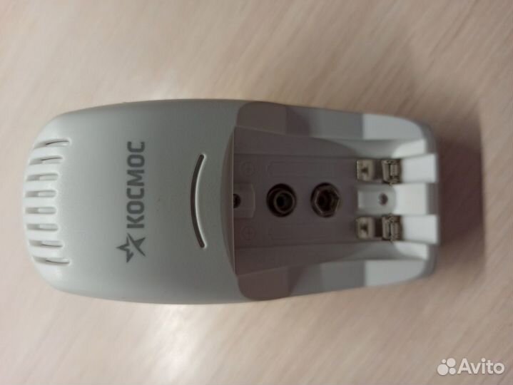 Зарядное устройство для аккумуляторов AA и AAA