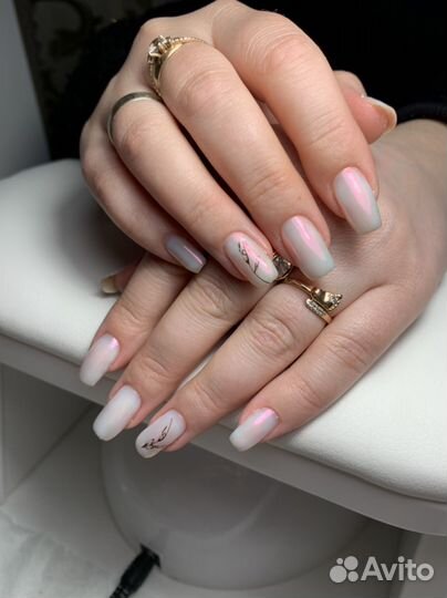 Модель на маникюр