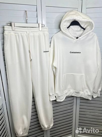 Новый Спортивный костюм