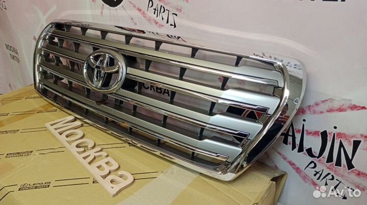 Решетка радиатора основная Toyota Land Cruiser 200