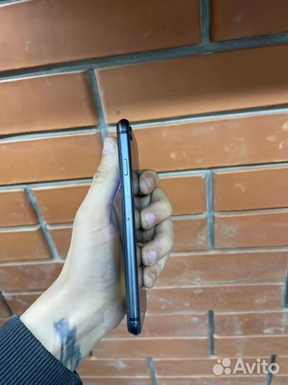 Телефон iPhone 8 64 gb