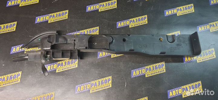 Накладка переднего крыла правого Ford Focus