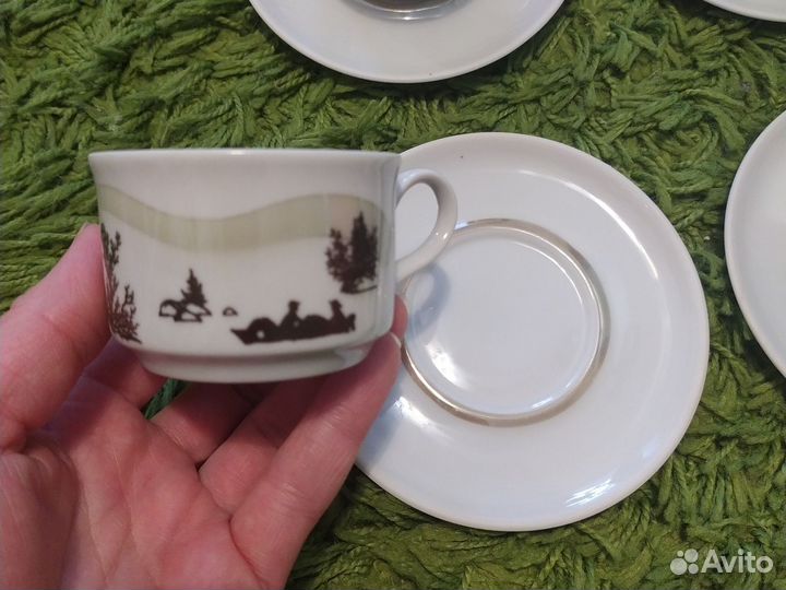 Набор кофейных чашек с блюдцами