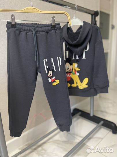 Костюм для мальчика GAP