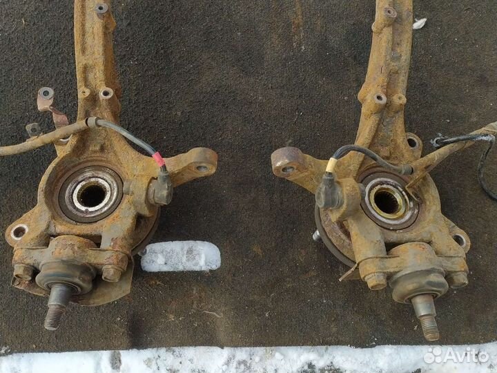 Передний поворотный кулак hyundai sonata GLS V6