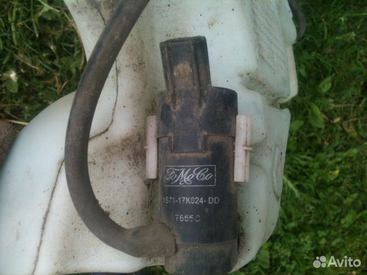 Форд Фокус 2 2007г. седан Бачок омывашки в сборе