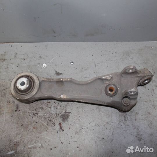 Рычаг передний поперечный нижний (прямой) левый J