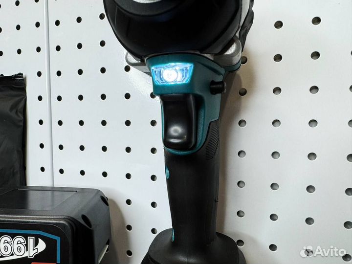 Гайковерт Makita 330Нм c двумя АКБ новый