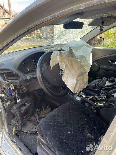 Renault Fluence 1.6 CVT, 2014, битый, 150 000 км