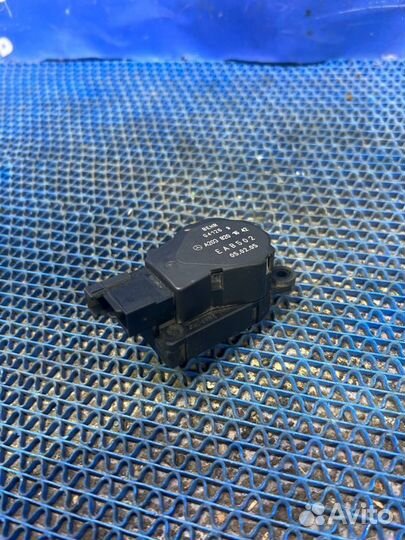 Моторчик заслонок отопителя Mercedes-Benz W211