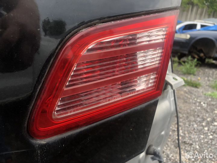 Фонарь внутренний правый Nissan Skyline v35