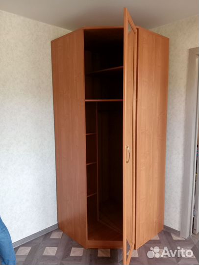 Шкаф угловой