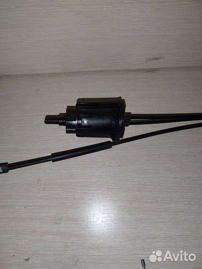 Тросик открывания капота Renault Duster