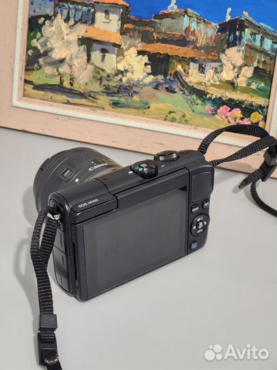Canon eos m100