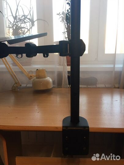 Кронштейн для ноутбука или микшера